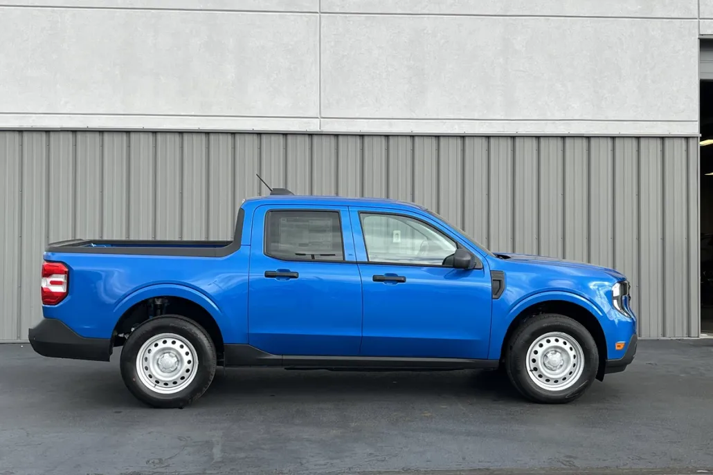 2025 Ford Maverick XL photo 1