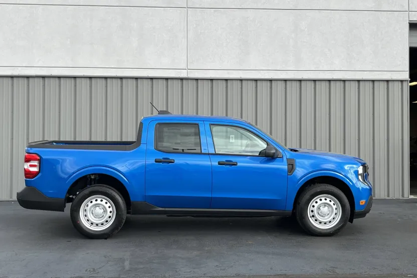 2025 Ford Maverick XL photo 1