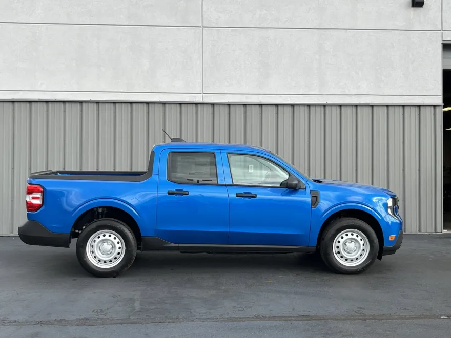 2025 Ford Maverick XL photo 1