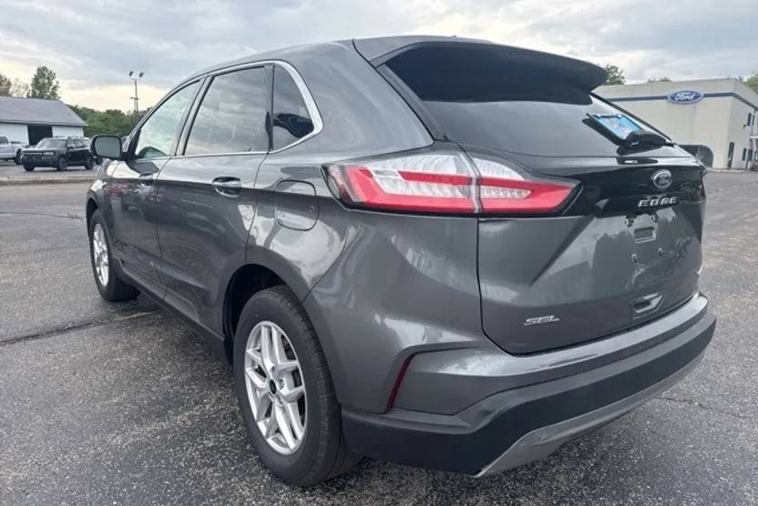 2024 Ford Edge SEL photo 1