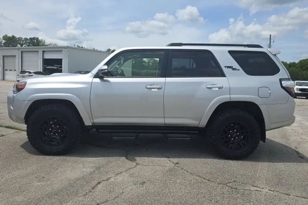 2023 Toyota 4Runner TRD Off-Road Premium photo 1