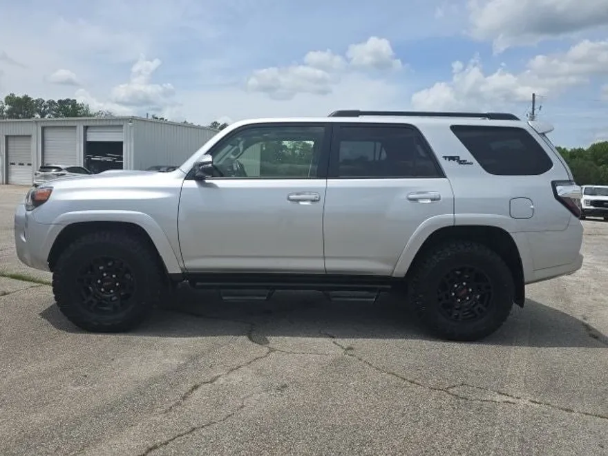 2023 Toyota 4Runner TRD Off-Road Premium photo 1