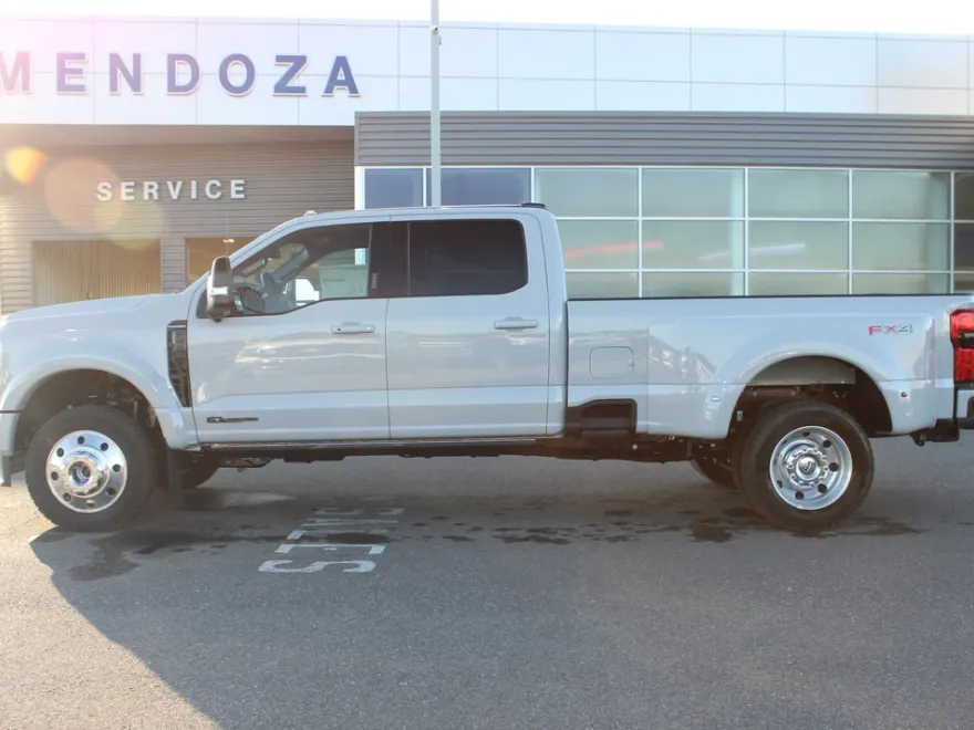 2026 Ford F-450 Platinum photo 1