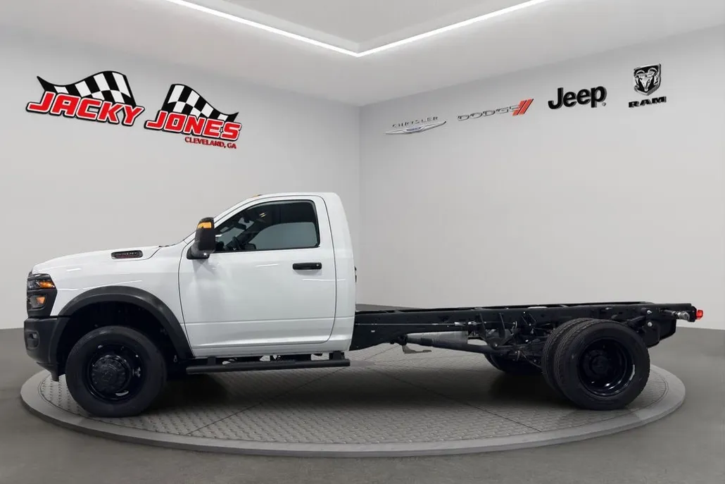 2025 Ram 5500 Tradesman photo 1