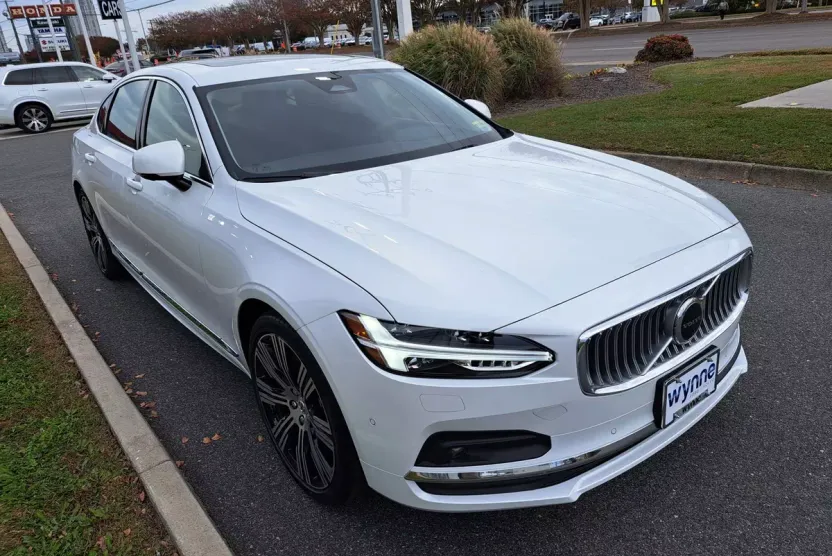 2025 Volvo S90 Plus photo 1