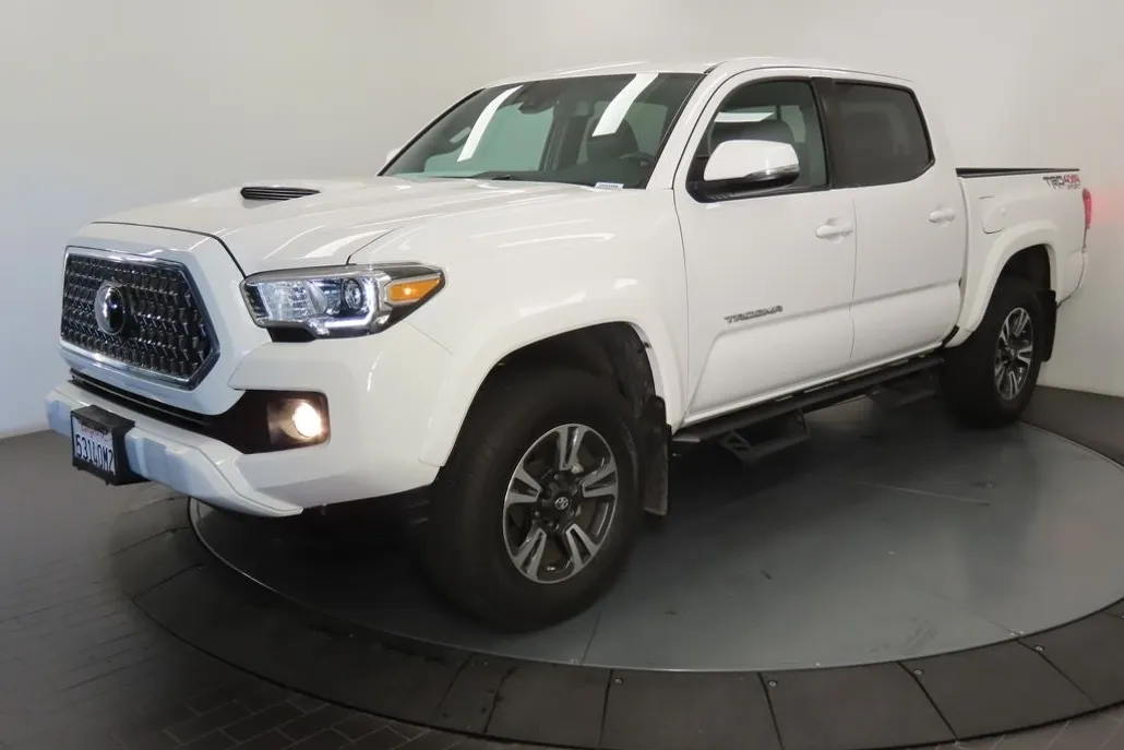 2018 Toyota Tacoma TRD Sport V6 photo 1