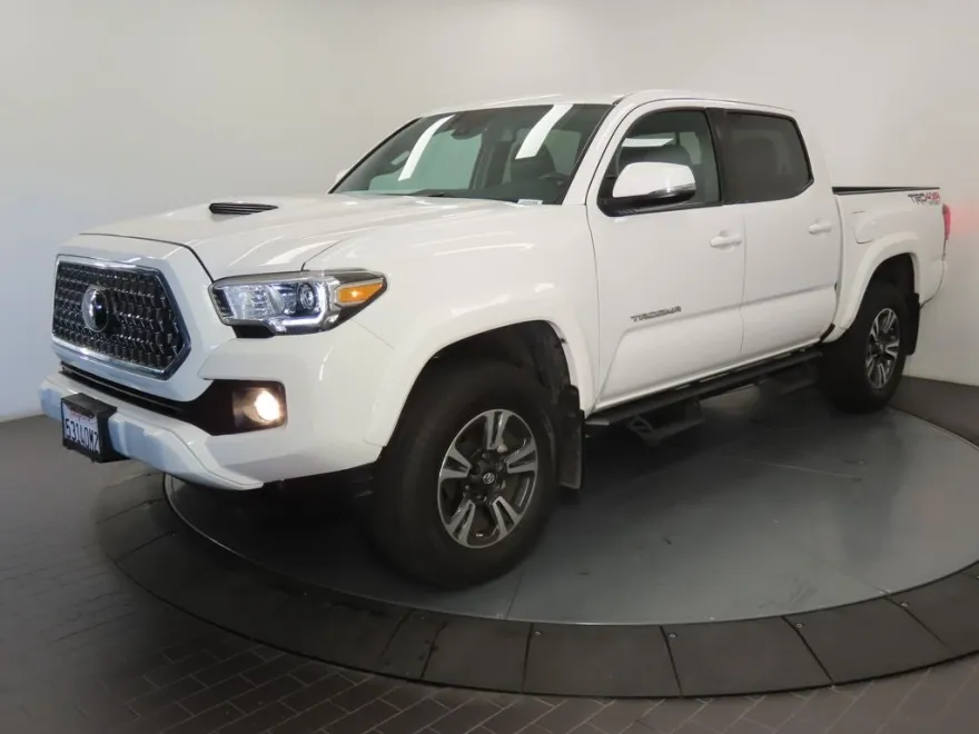 2018 Toyota Tacoma TRD Sport V6 photo 1