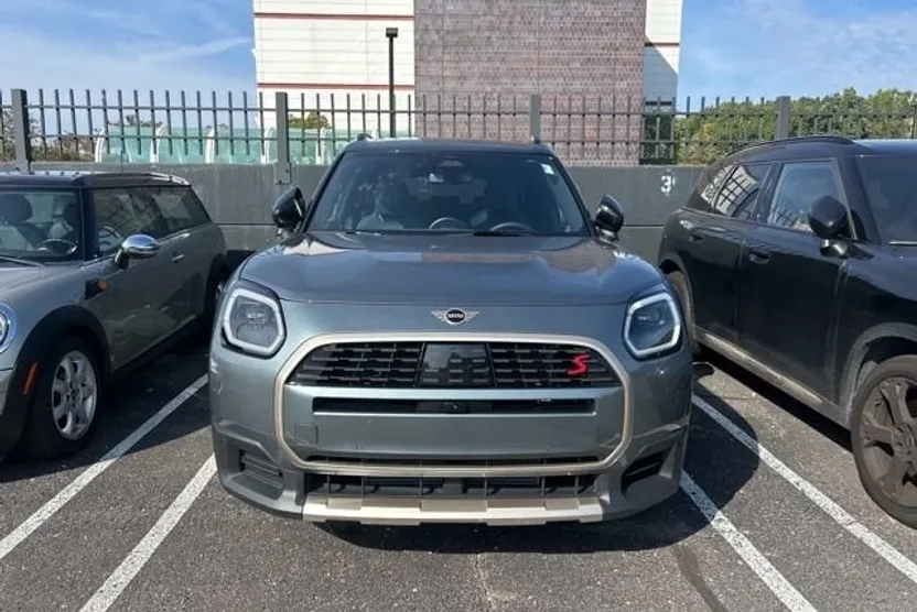 2025 Mini Cooper Iconic S ALL4 photo 1