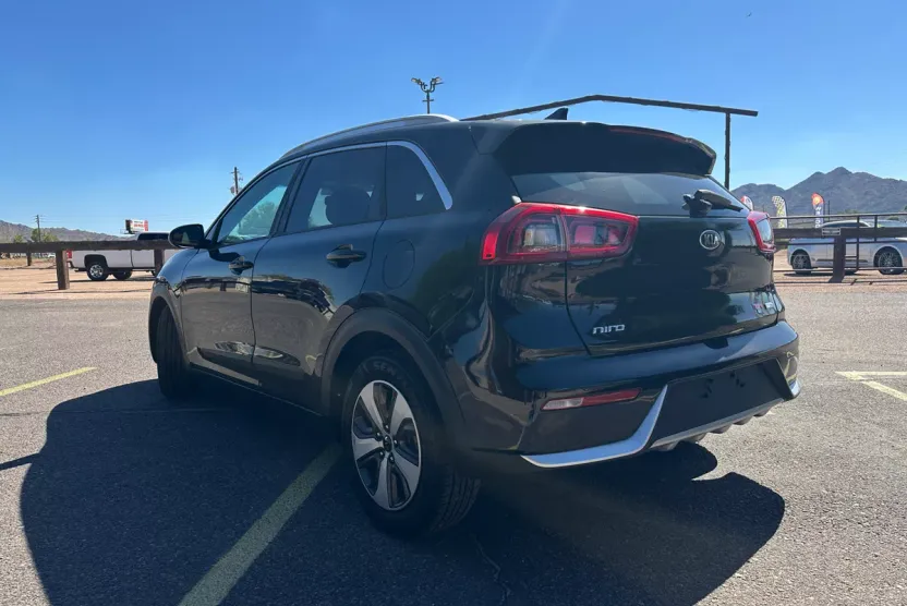 2017 Kia Niro FE LX photo 1