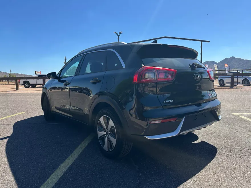 2017 Kia Niro FE LX photo 1