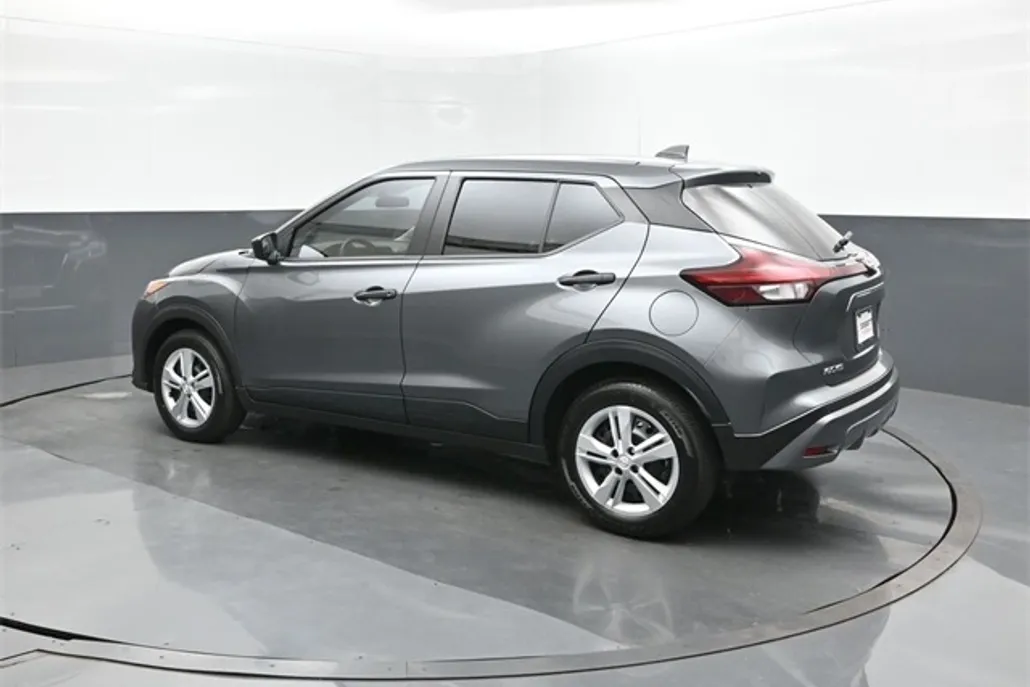 2025 Nissan Kicks Play S photo 1