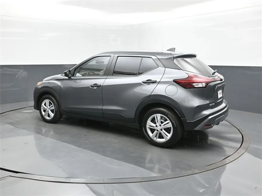2025 Nissan Kicks Play S photo 1