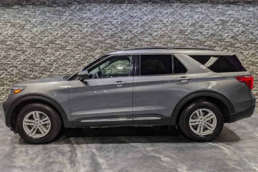 2022 Ford Explorer XLT photo 1
