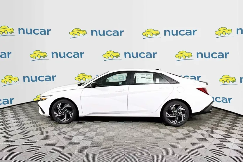 2025 Hyundai Elantra SEL Sport photo 1