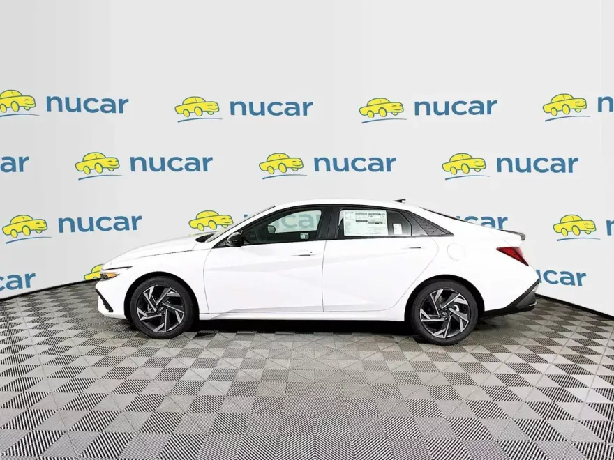 2025 Hyundai Elantra SEL Sport photo 1
