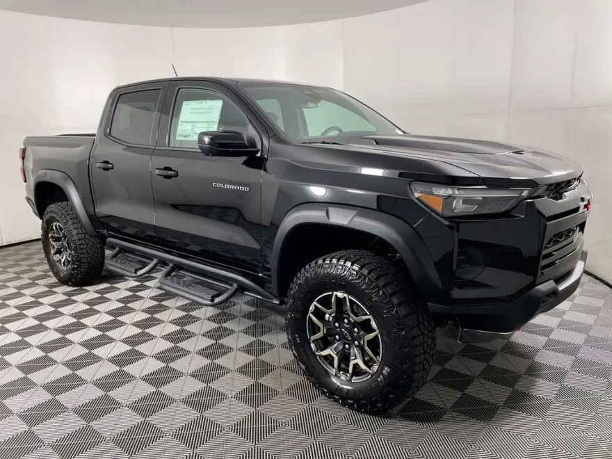 2025 Chevrolet Colorado ZR2 photo 1