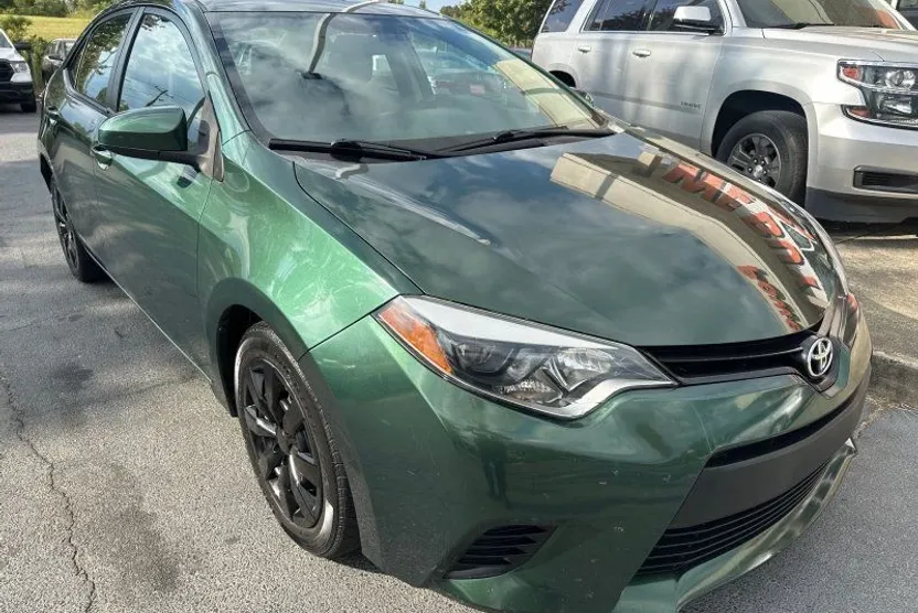 2014 Toyota Corolla LE photo 1