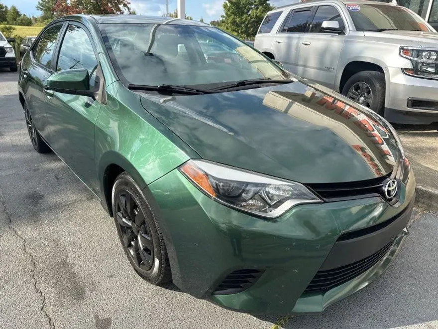 2014 Toyota Corolla LE photo 1