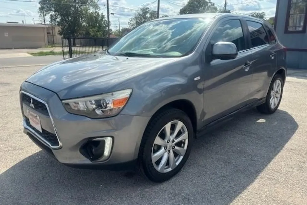 2015 Mitsubishi Outlander Sport SE photo 1