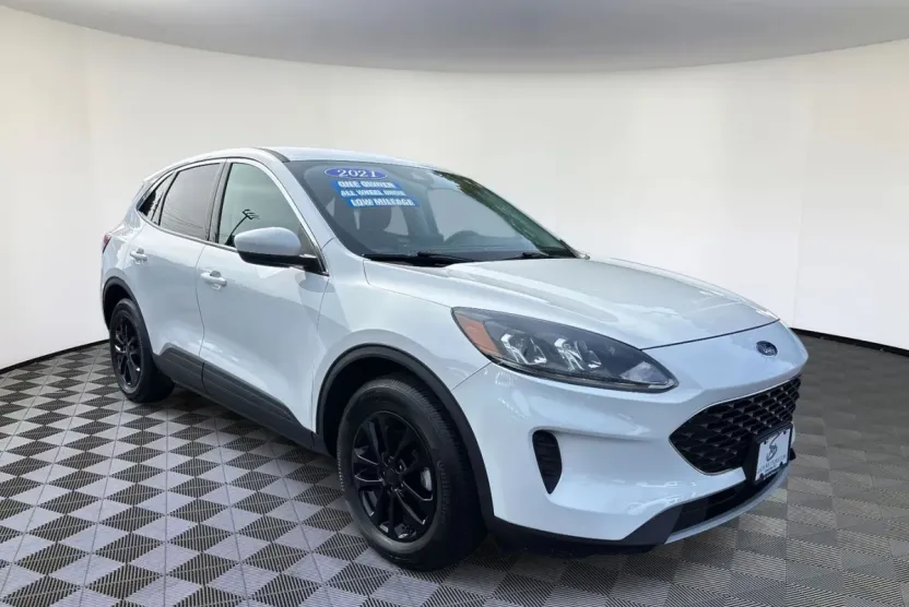 2021 Ford Escape SE Hybrid Sport photo 1