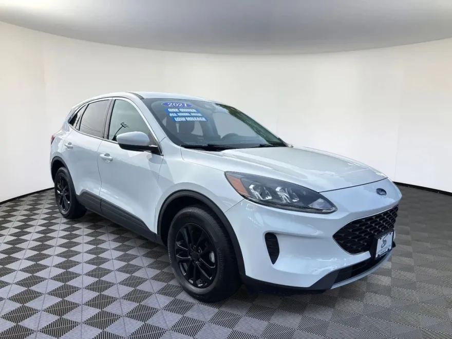 2021 Ford Escape SE Hybrid Sport photo 1