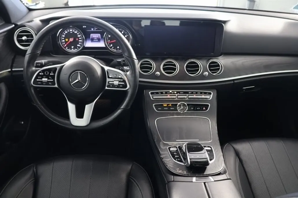 2019 Mercedes Benz E 300 4MATIC photo 1