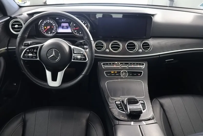 2019 Mercedes Benz E 300 4MATIC photo 1