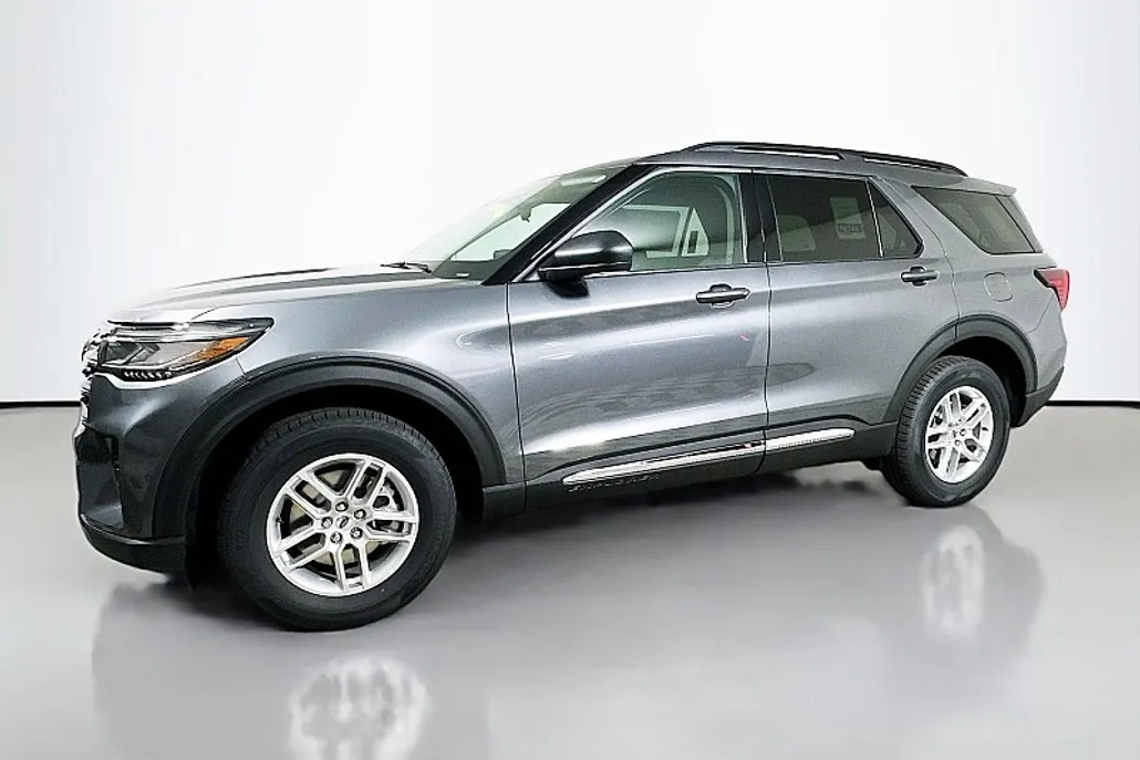 2025 Ford Explorer photo 1