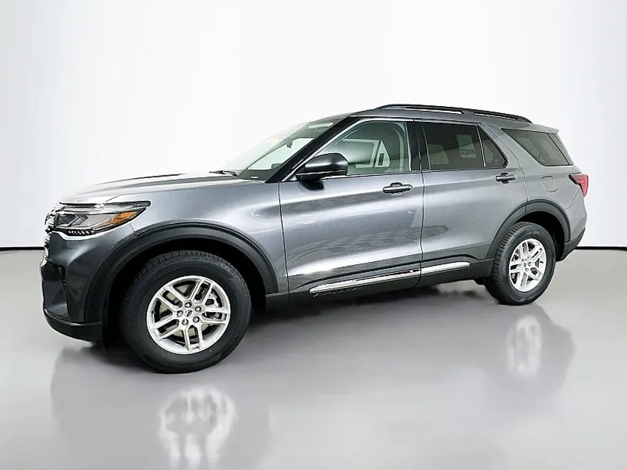 2025 Ford Explorer photo 1