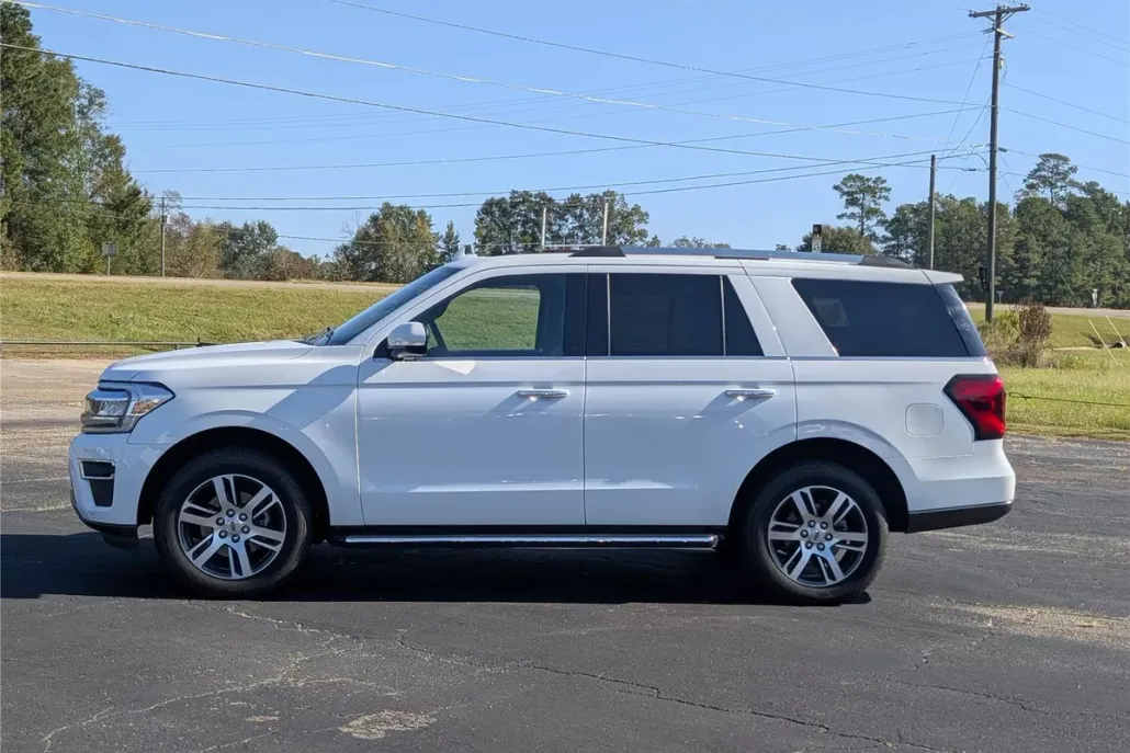 2023 Ford Expedition Limited photo 1