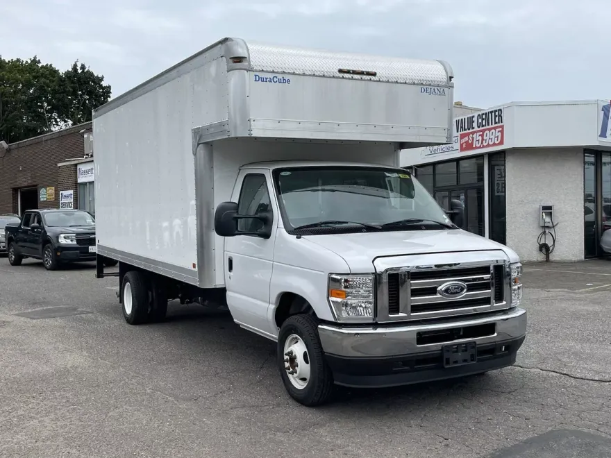 2024 Ford E-450 photo 1