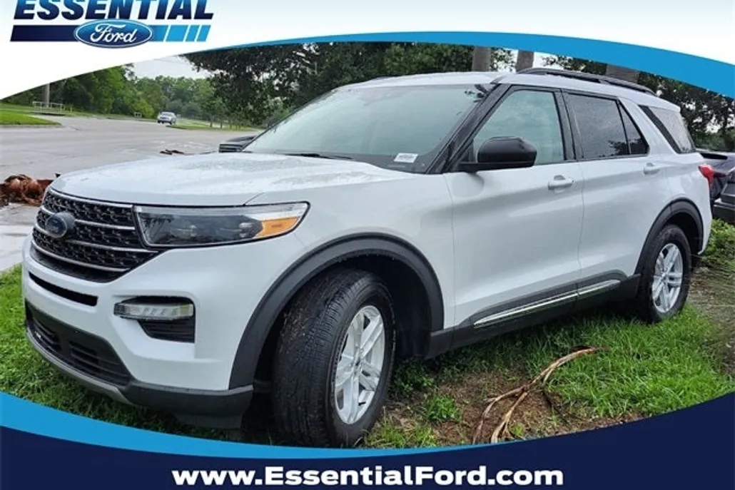 2023 Ford Explorer XLT photo 1