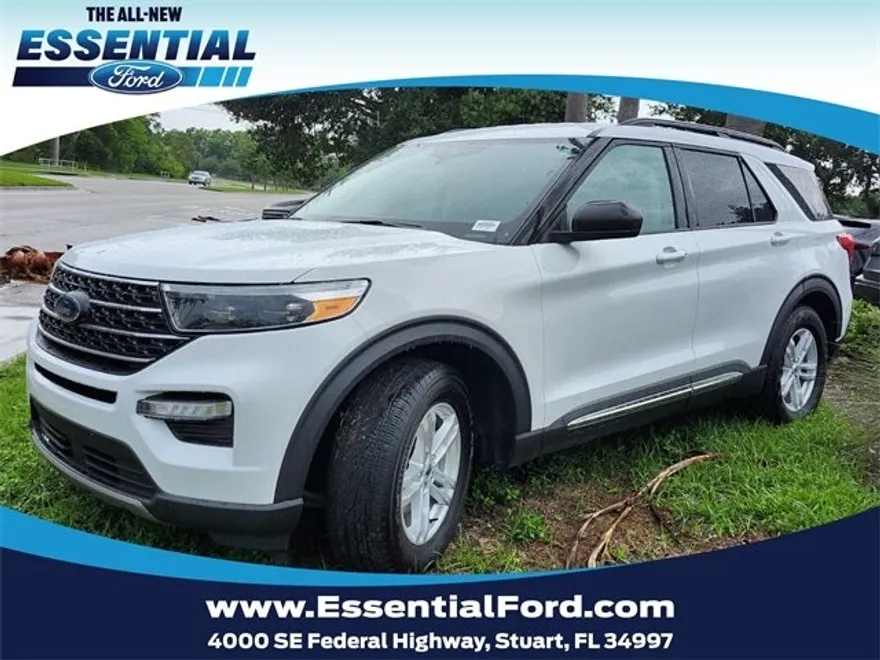 2023 Ford Explorer XLT photo 1