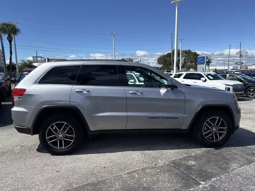 2018 Jeep Grand Cherokee Laredo E photo 1