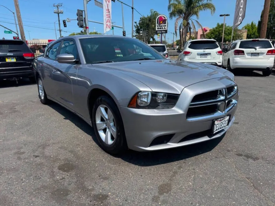 2014 Dodge Charger SE photo 1