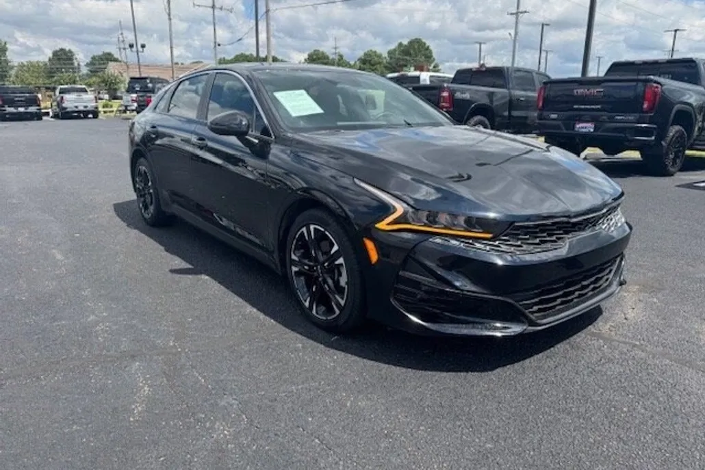 2022 Kia K5 GT-Line photo 1