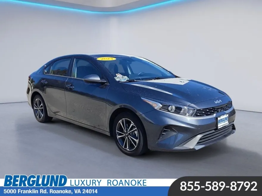 2023 Kia Forte LXS photo 1