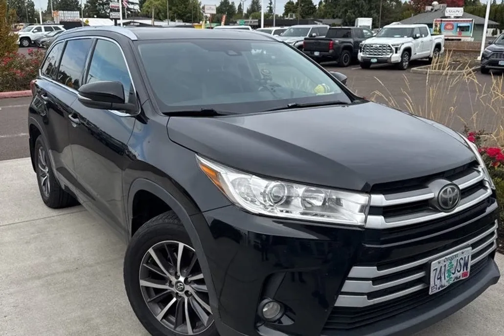 2017 Toyota Highlander XLE photo 1