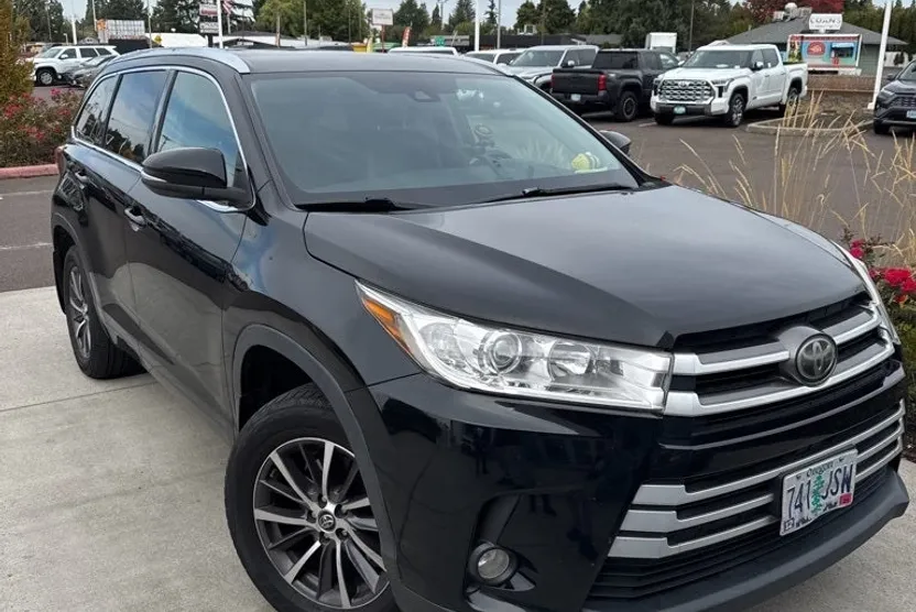 2017 Toyota Highlander XLE photo 1
