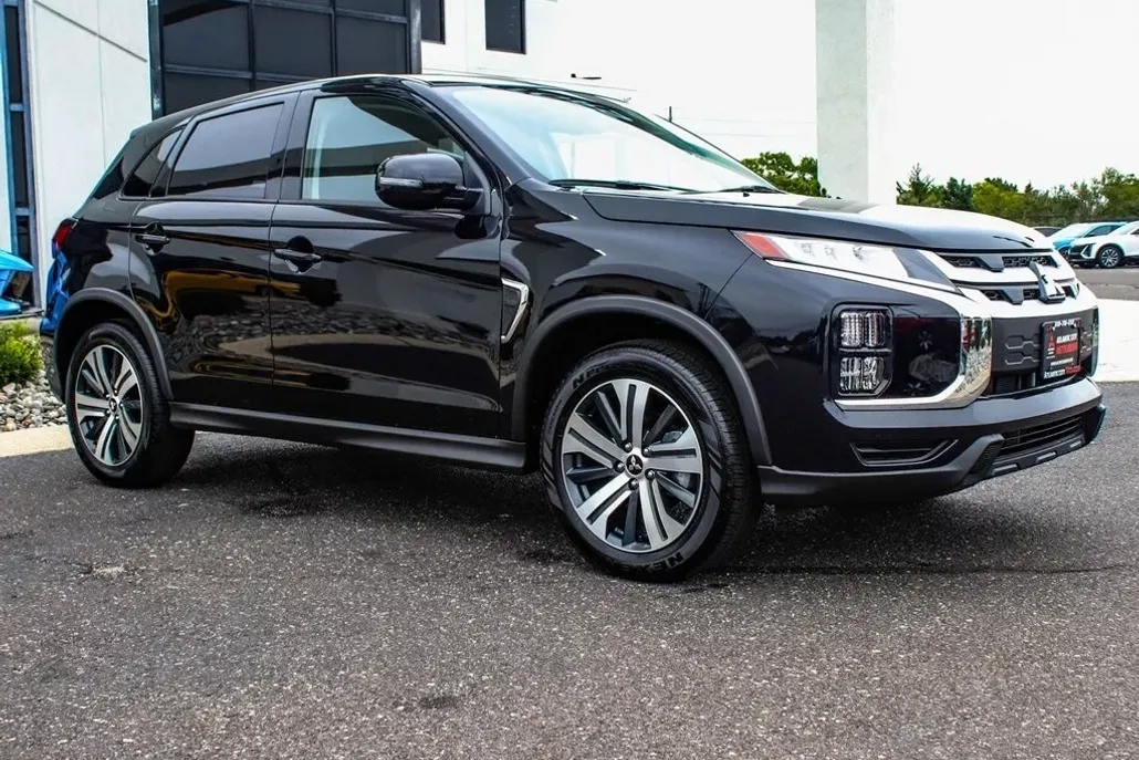 2024 Mitsubishi Outlander Sport ES photo 1