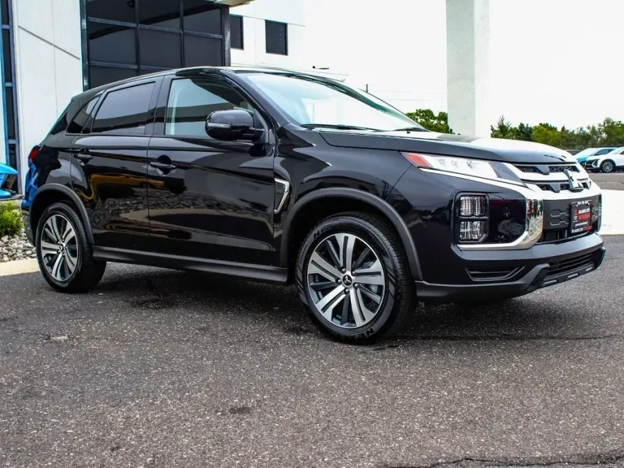 2024 Mitsubishi Outlander Sport ES photo 1