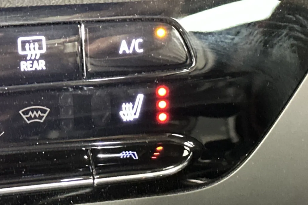 2022 Buick Envision Essence photo 1