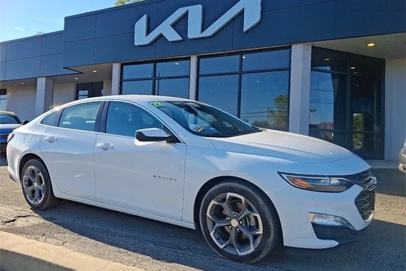 2022 Chevrolet Malibu 1LT photo 1