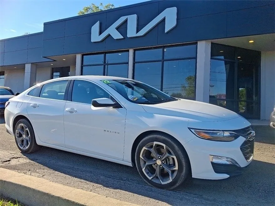 2022 Chevrolet Malibu 1LT photo 1