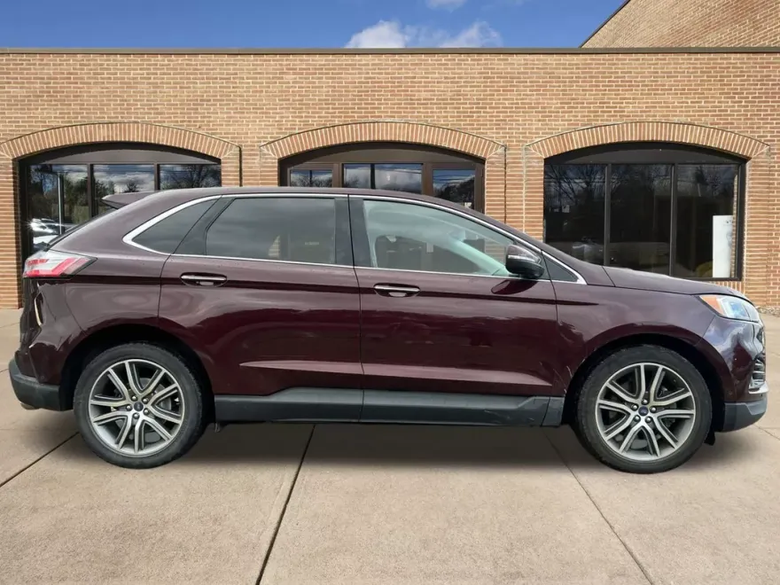 2019 Ford Edge Titanium photo 1