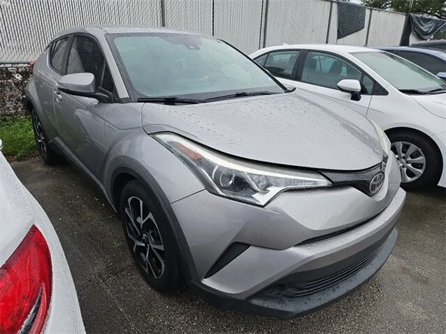 2018 Toyota C-HR XLE photo 1