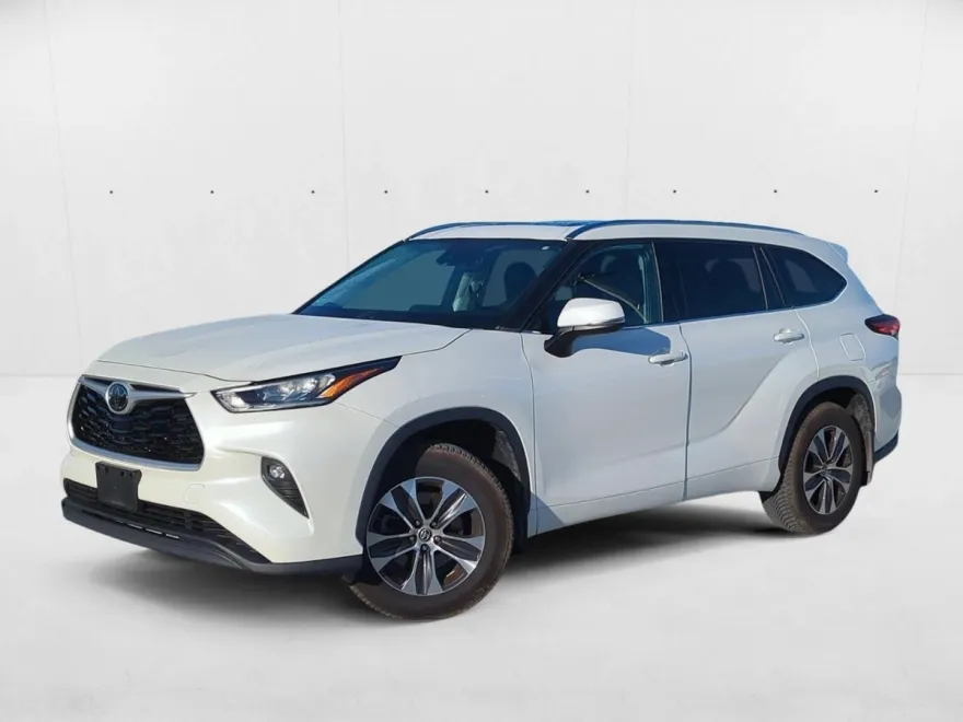 2020 Toyota Highlander XLE photo 1