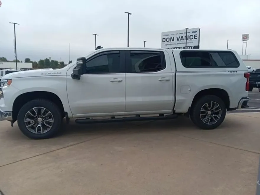 2023 Chevrolet Silverado LT photo 1