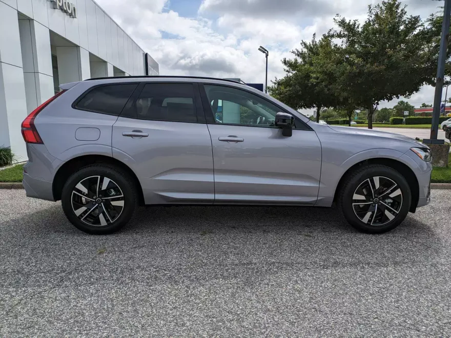 2026 Volvo XC60 B5 Core photo 1