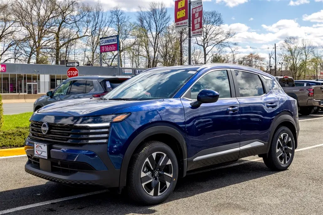 2025 Nissan Kicks SV photo 1